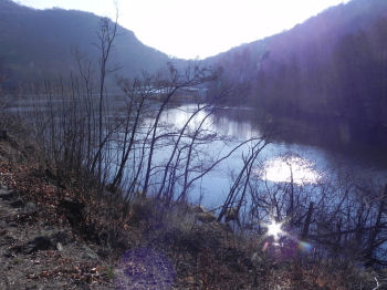 Panorama sul lago Nero dal lato nord (41006 bytes)